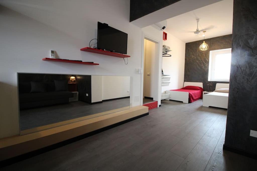 Monolocale Trainspotting Apartment Верона Екстериор снимка