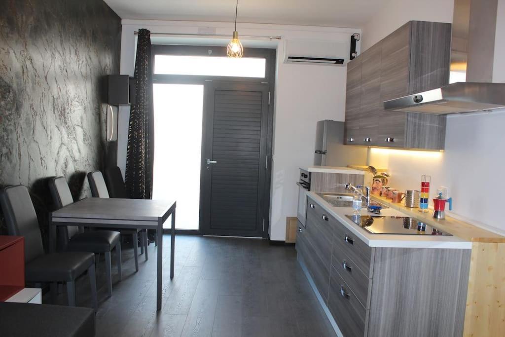 Monolocale Trainspotting Apartment Верона Екстериор снимка